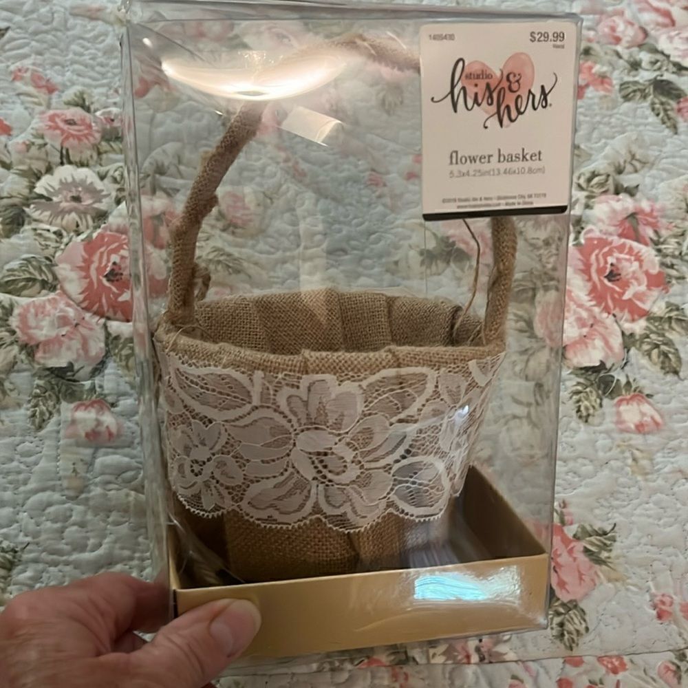 Flower basket for wedding